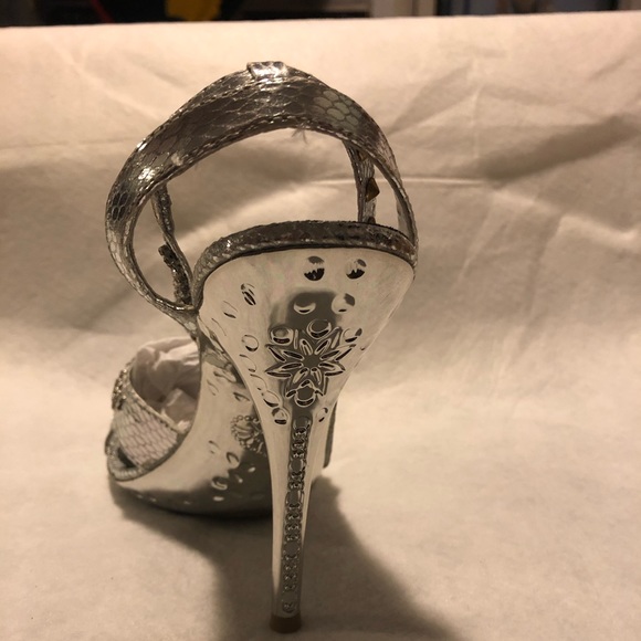 Sold - Picture 2 of 6